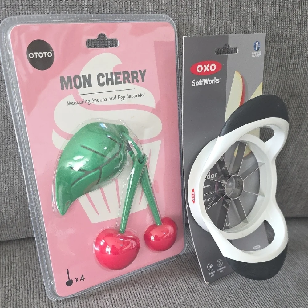OTOTO Mon Cherry Measuring‎ Spoons and OXO Apple Divider, Kitchen Bundle, New.